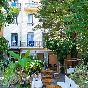 Hi Les Camelias Albergue