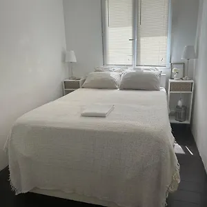Séjour chez l'habitant Location De Privee Dans Securisee Privee,parking Gratuit , 1 Minute Du Tramway, A 9 Minute Du Centre Ville, Accessible A Plusieurs Transports, Nice